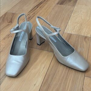 Easy Spirit champagne leather pumps size 8.